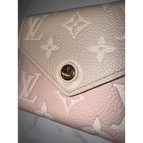 Louis Vuitton Pink Victorine Small Wallet - Excellent Condition - Picture 3 of 8